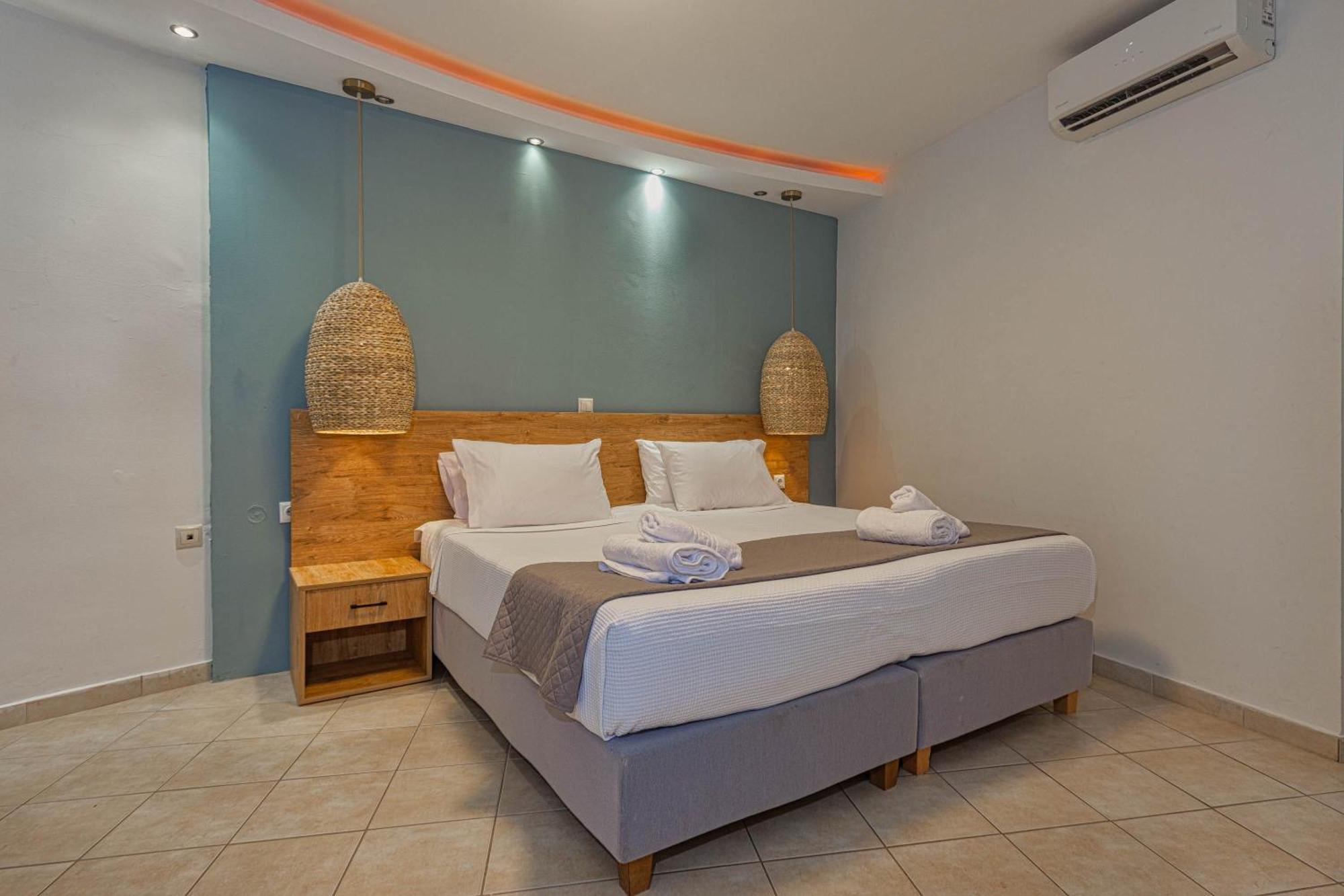 Island Kavos Hotel Exterior photo