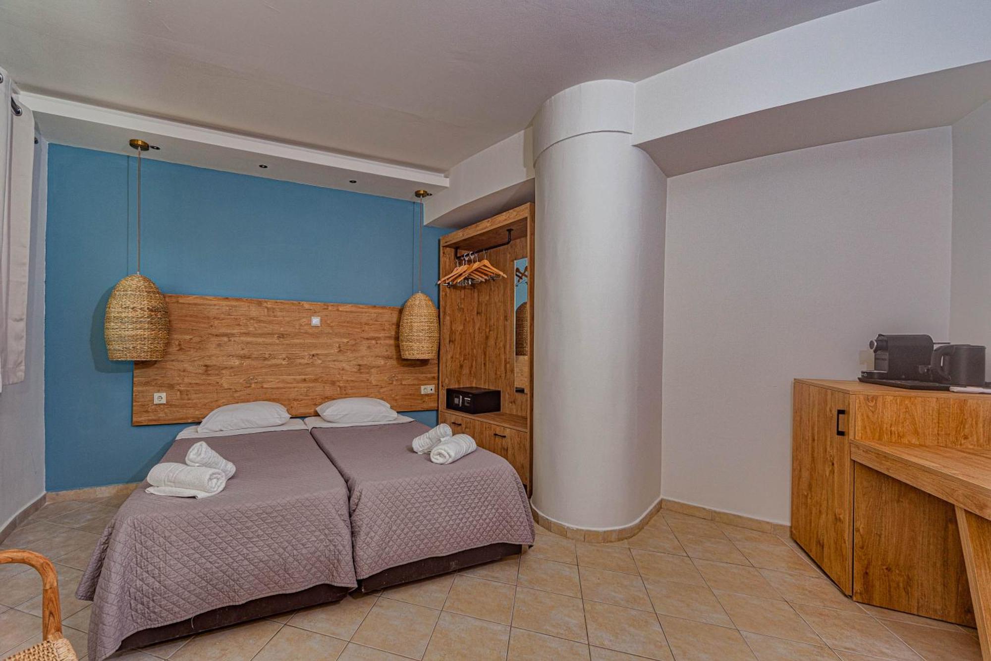 Island Kavos Hotel Exterior photo
